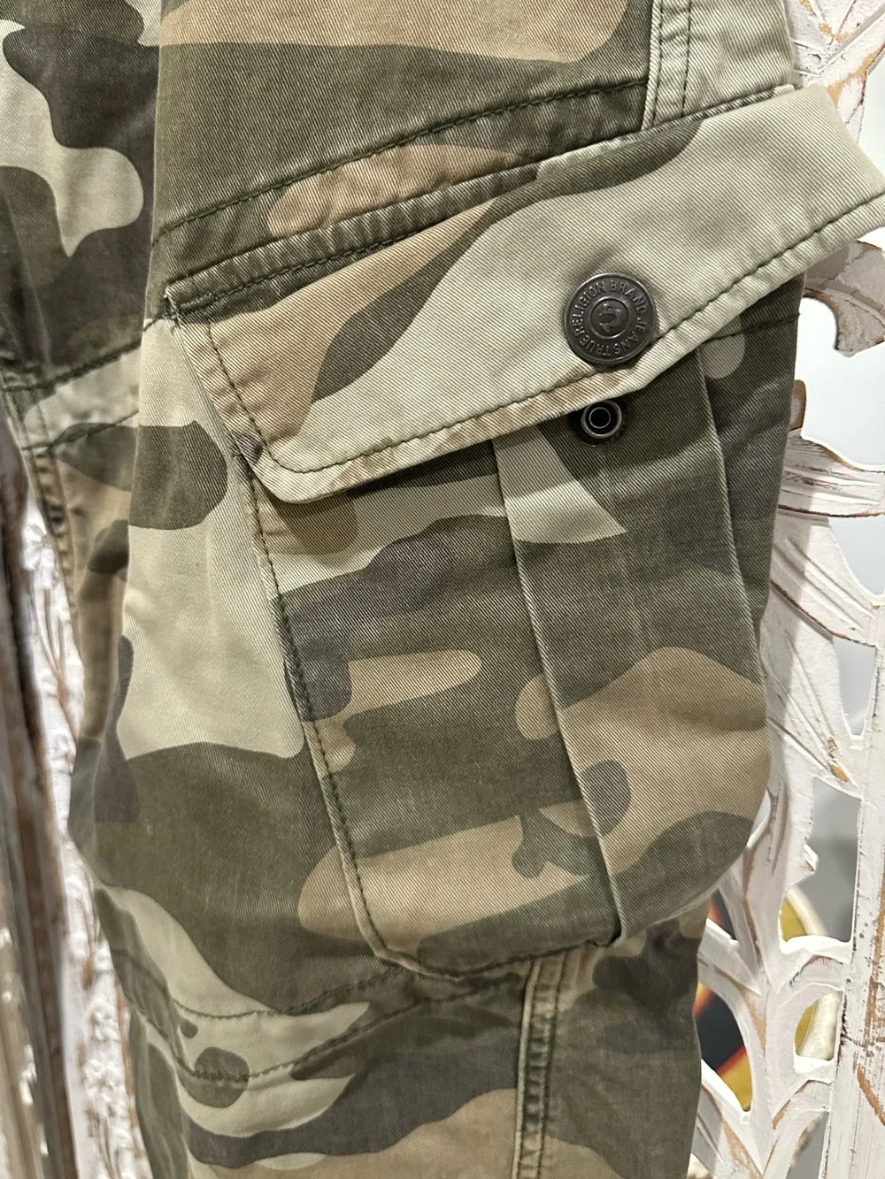 True Religion Men's jogger Camo Cargo Pants in Olive and Khaki